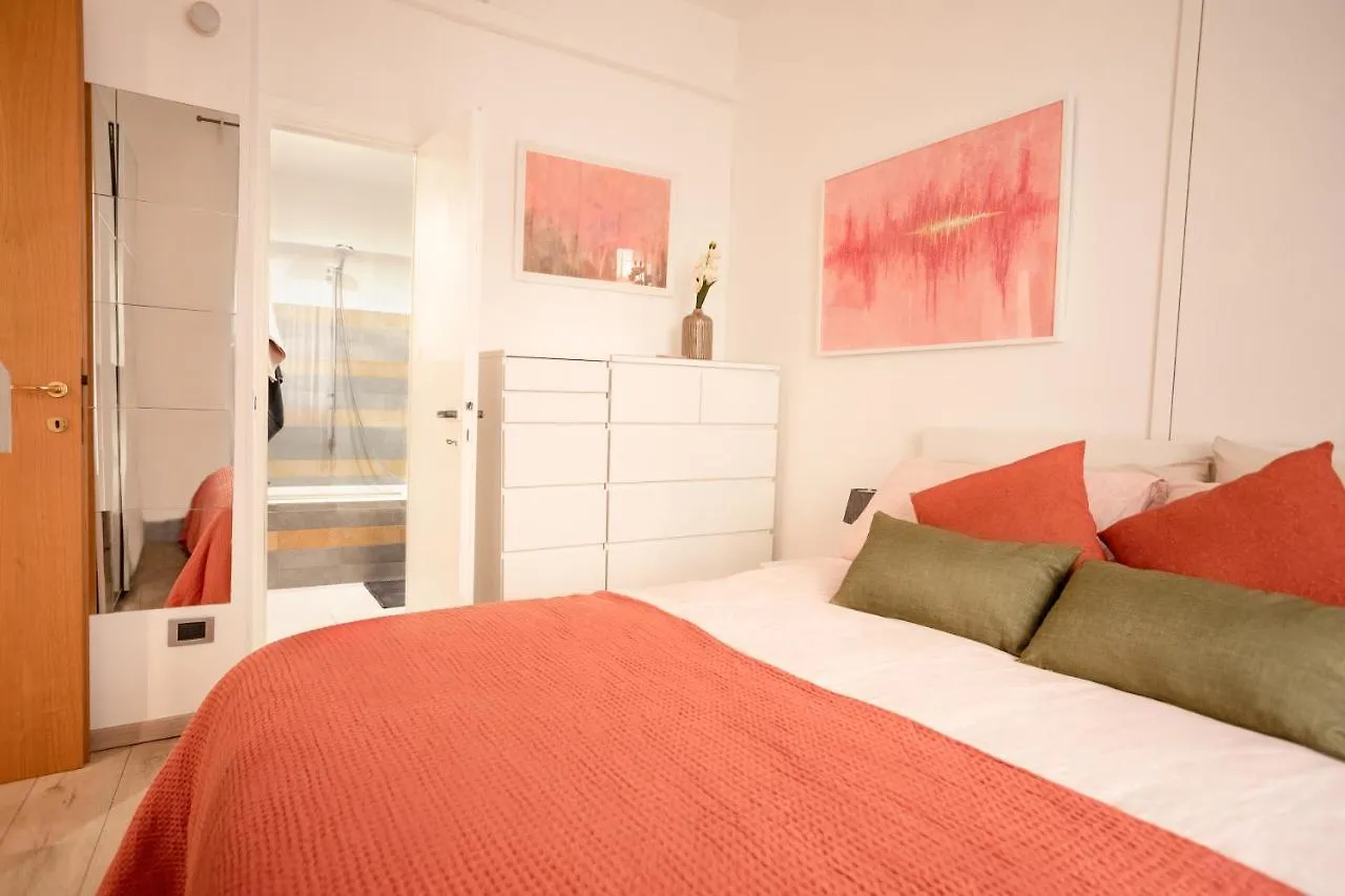 Xenia Apartments - Enjoy Porta Venezia In Modern Apt- 10 Min From Duomo Milano 0*,  Italien