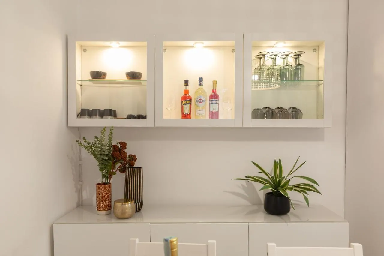 Xenia Apartments - Enjoy Porta Venezia In Modern Apt- 10 Min From Duomo Milaan 0*,  Italië